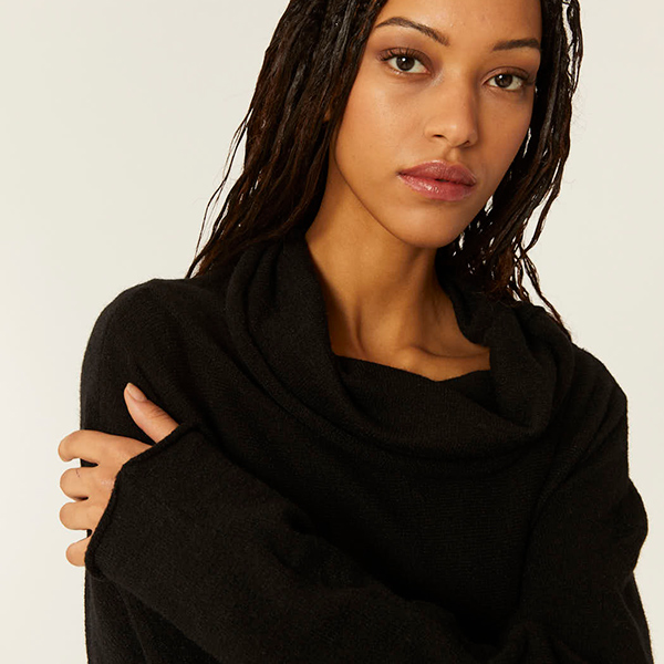 JERSEY-CUELLO-AMPLIO-NEGRO