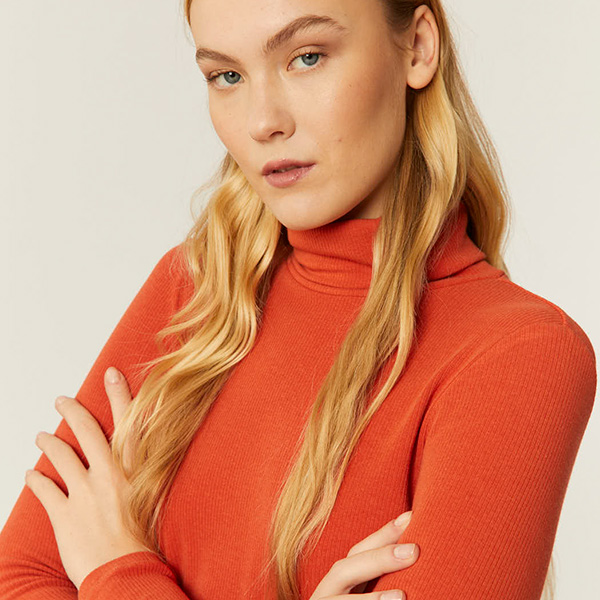 TOP-CANALE-CUELLO-ALTO-NARANJA