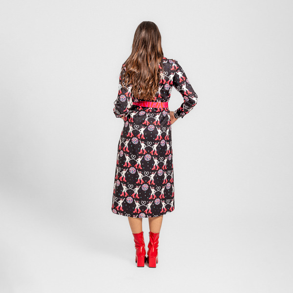 VESTIDO CAMISERO LARGO GATA CON BOTAS