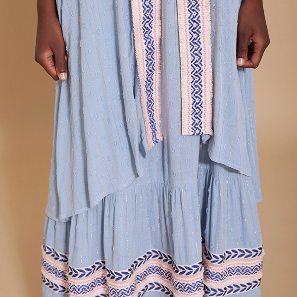 VESTIDO-LARGO-CINTA-BORDADA