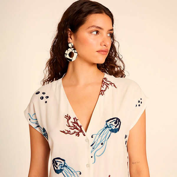 VESTIDO-PICO-BORDADO-MEDUSAS