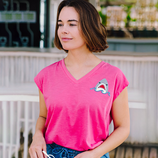 CAMISETA-ARIANA-FINTASTIC-SHARK-