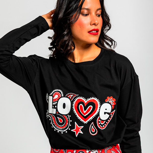 Camiseta-Oversize-paisley-cachemir-negro