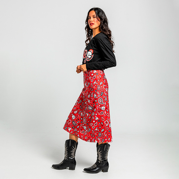 Camiseta-Oversize-paisley-cachemir-negro