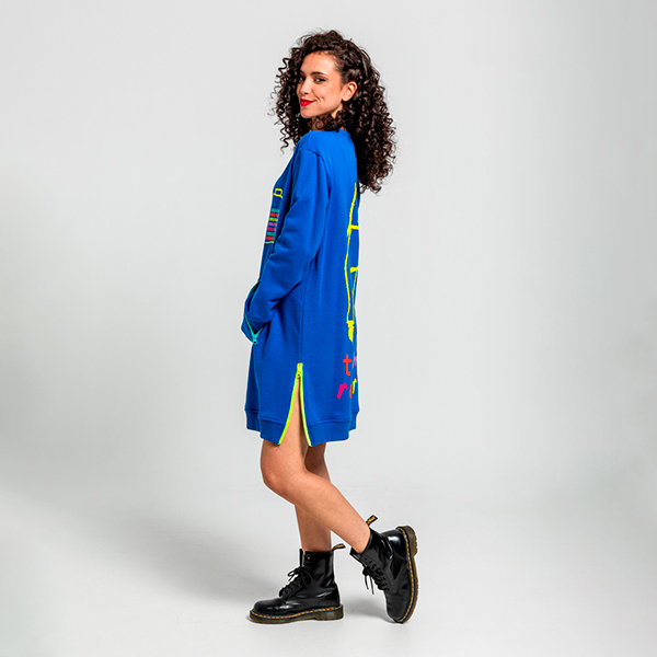 Vestido-Sudadera-Garabatos-Robots