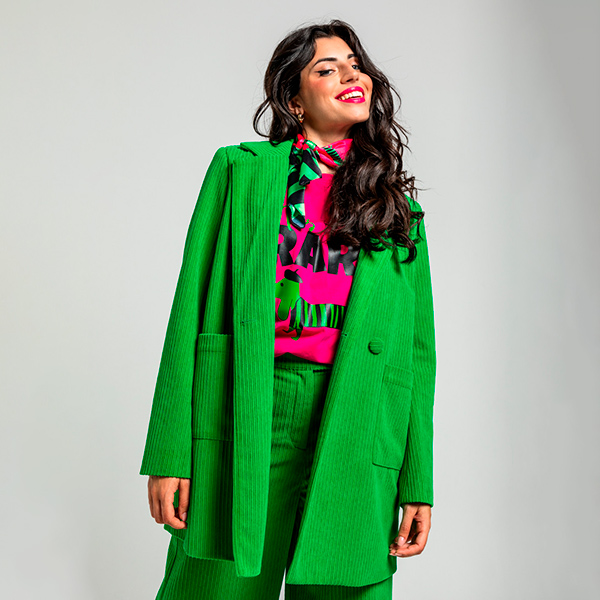 Blazer-Over-Perro-Verde
