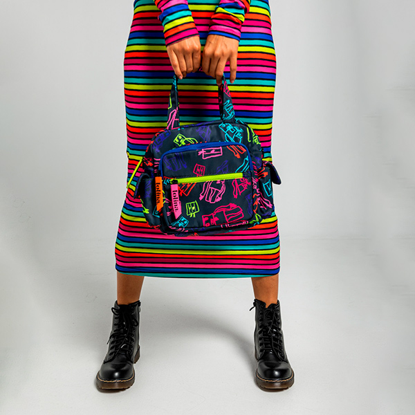 Bolso-Bandolera-Cremalleras-Garabatos