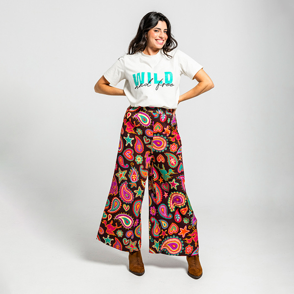 Camiseta-Unisex-Wild-and-Free