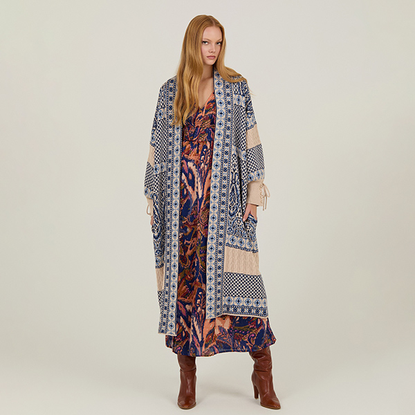 Abrigo-Punto-Estampado-Steel