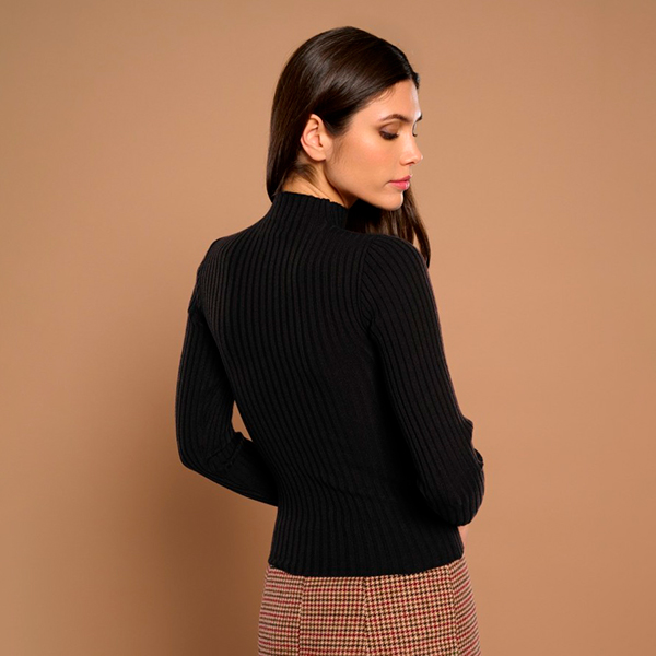 -03 BLACK-SOFIA-SWEATER