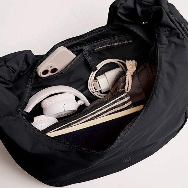 Moon Bag Ruffle Black