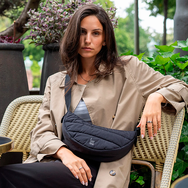 Puffer Moon Bag Small Black