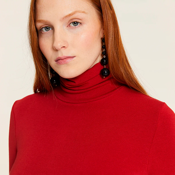 Jersey-Cuello-Cisne-Rojo