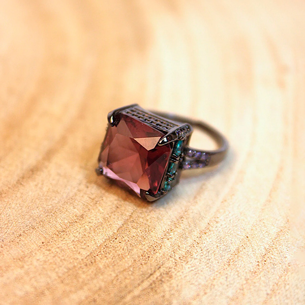 Anillo-Metálico-Piedra-Central-Burgundy