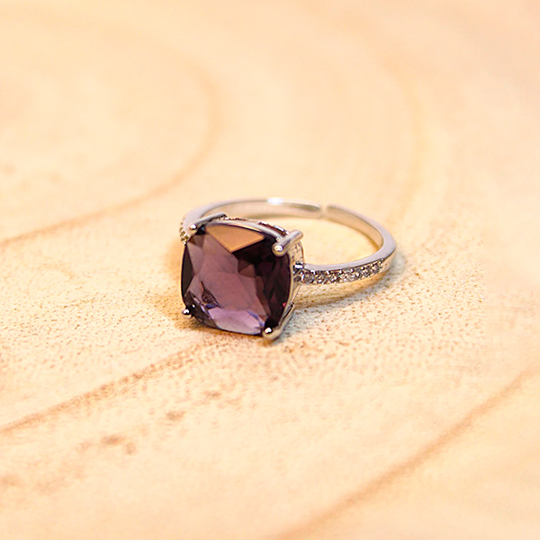 Anillo-con-Piedra-Central-Grape-Lepus