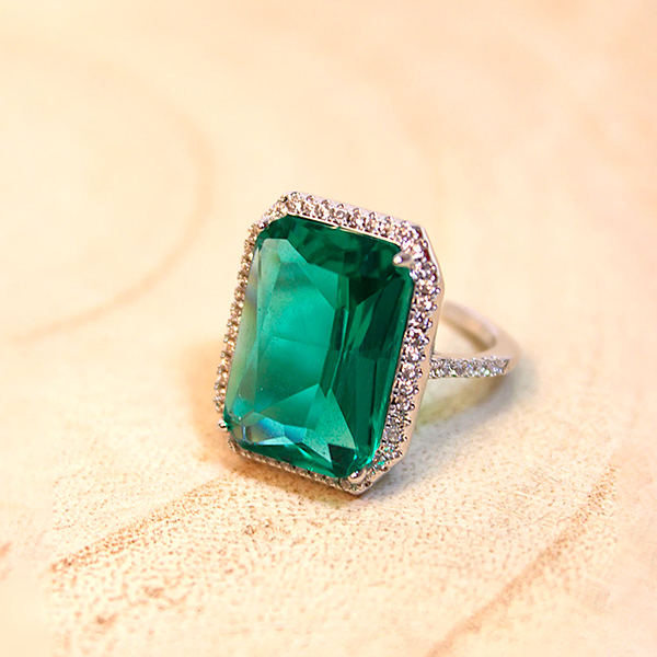 Anillo-con-Piedra-Central-Green