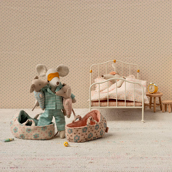 Bebé-Ratón-Capazo-Rosa