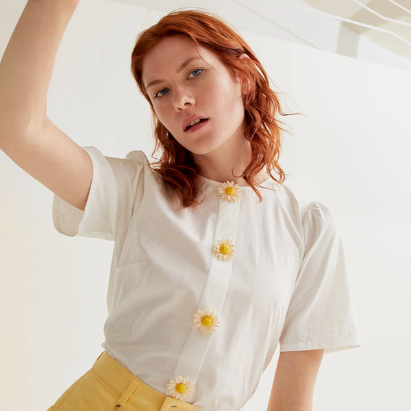 Camisa-blanca-botones-florales