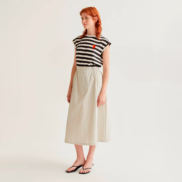 Camiseta-rayas-negras-bordado-tulipán