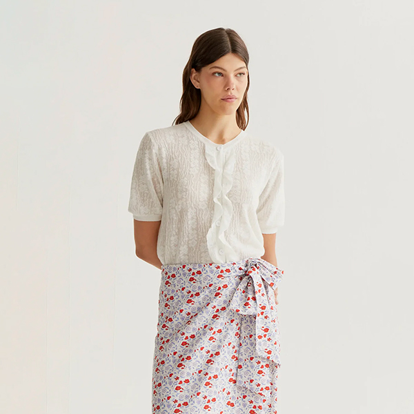 Cárdigan-punto-blanco-volante