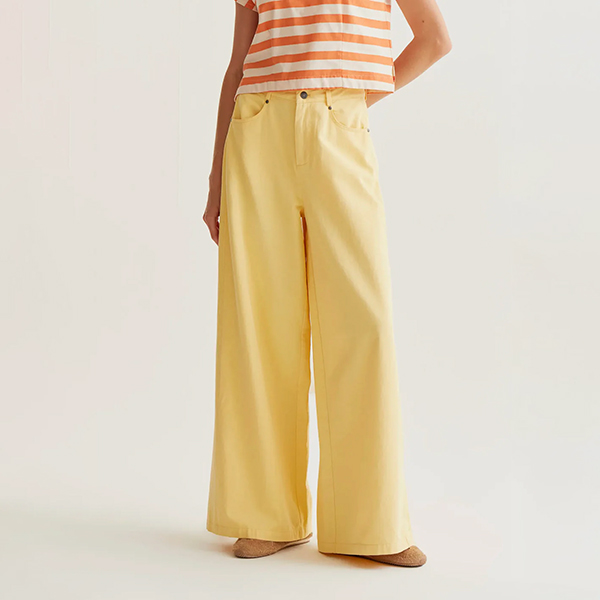 Pantalón-wide-leg-amarillo