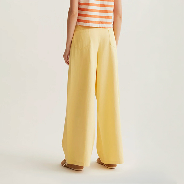 Pantalón-wide-leg-amarillo
