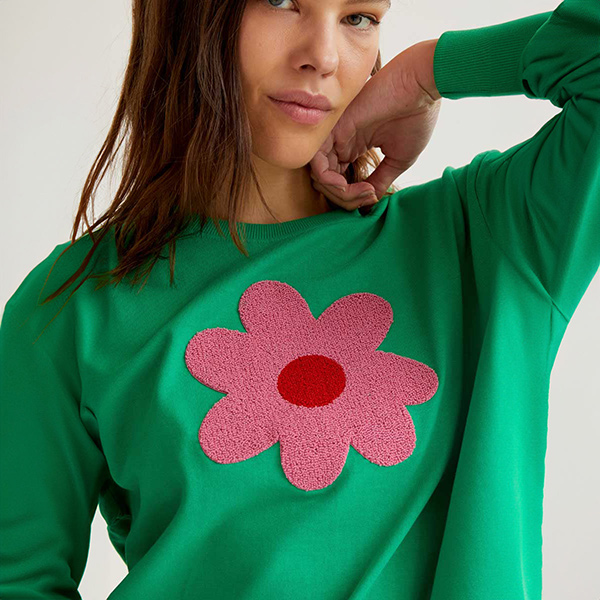 Sudadera-bordado-flor-rosa