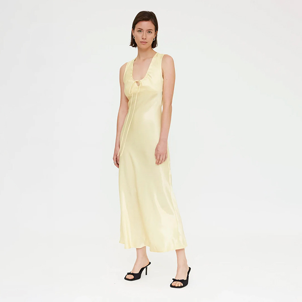 Vestido-largo-amarillo-satinado