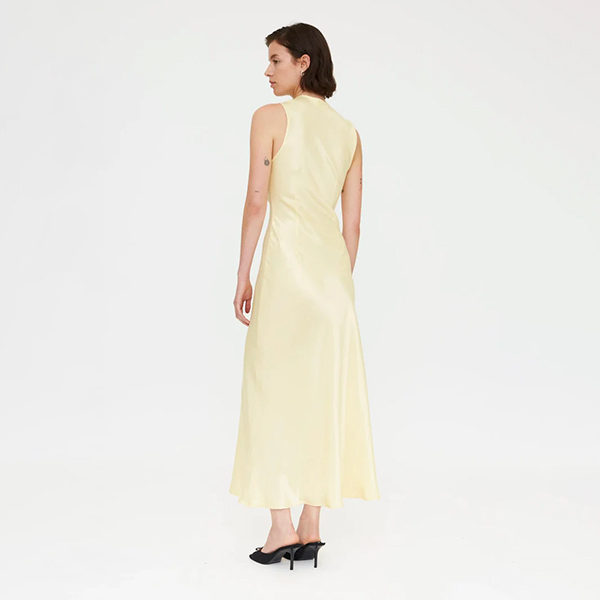 Vestido-largo-amarillo-satinado