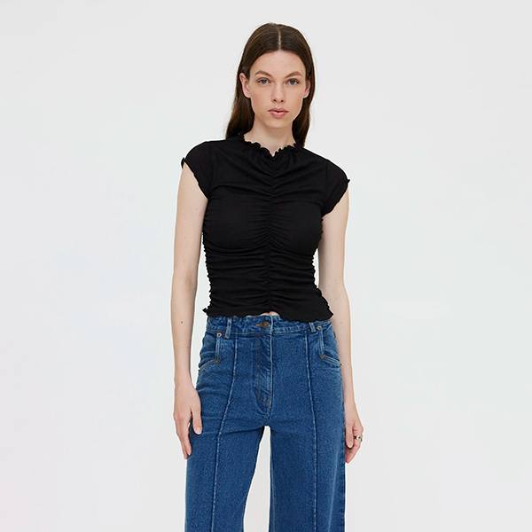 Camiseta-fruncida-negro