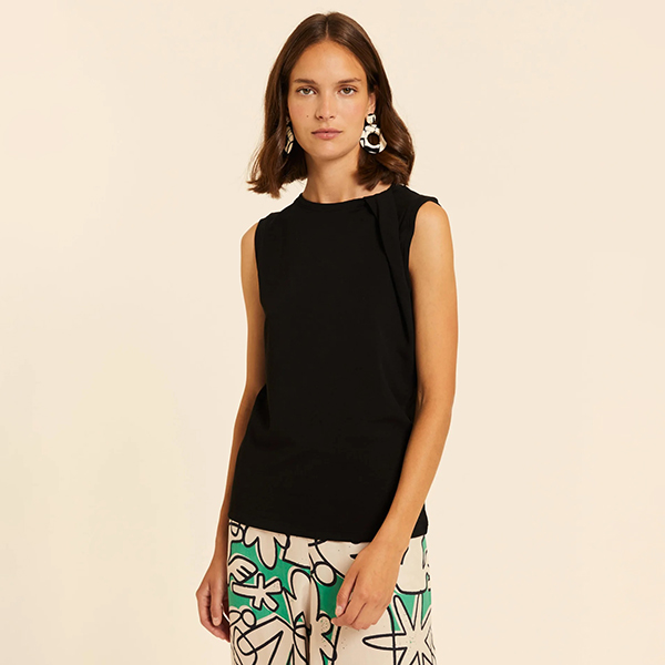 Top-Detalle-Hombro-Negro
