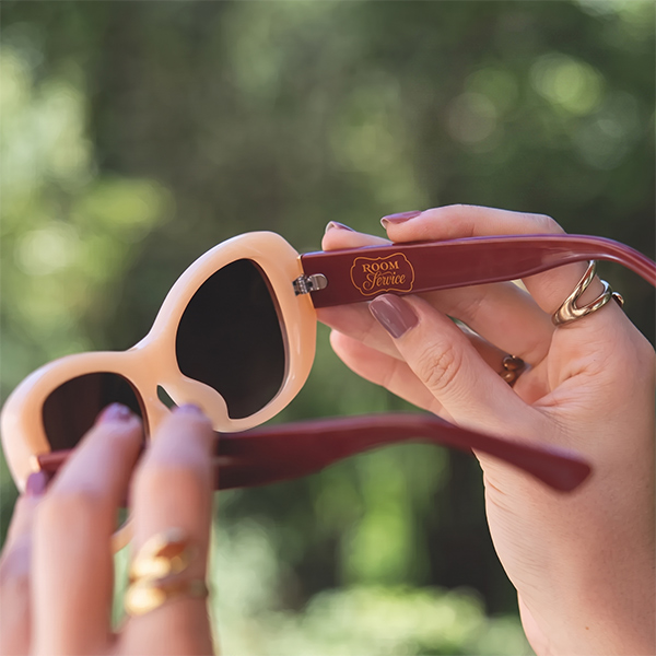 Gafas-Room-Service