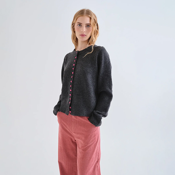 Cárdigan Gris Botones Rosa